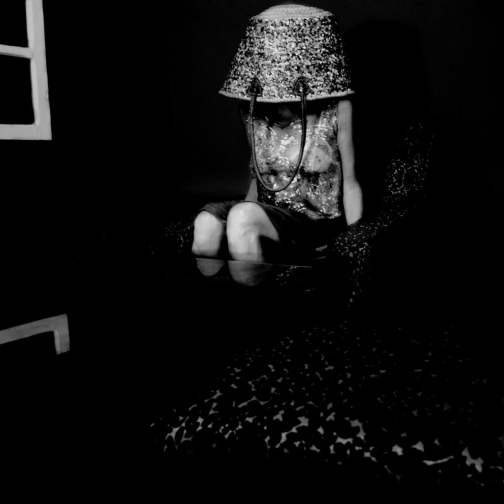 photo contemporaine noir et blanc autoportrait elodie lachaud